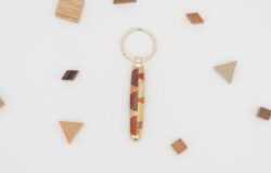 寄木のキーホルダー・三角チェック