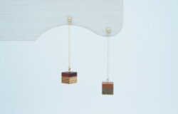 【新作】寄木のチェーンピアス・キューブ